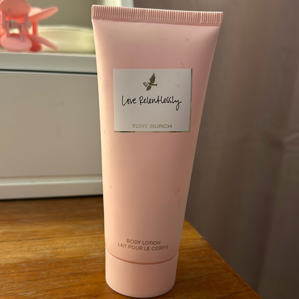 Tory Burch Love relentlessly pink body lotion